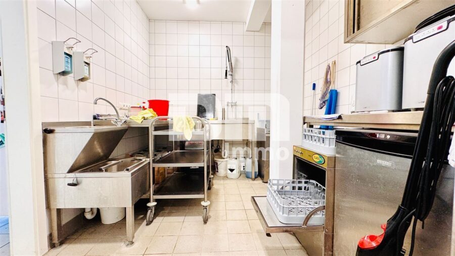 Neuw. Wohn / Gewerbeimmobilie mit vielen Nutzungsmöglichkeiten - Aktuell Gastro und Ferienwohnungen - EG Spülküche mit optionaler Ausrüstung
